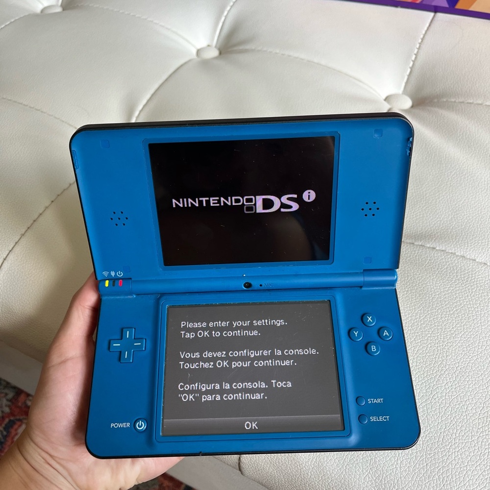 Nintendo DSi XL Handheld Console - Blue